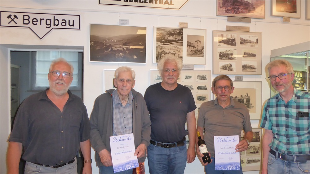 Foto: von links Hubertus Hensel, Jubilar Hubert Rötter, Dr. Johannes Pfeifer, Jubilar Karl-Heinz Dorka, Klemens Kipping